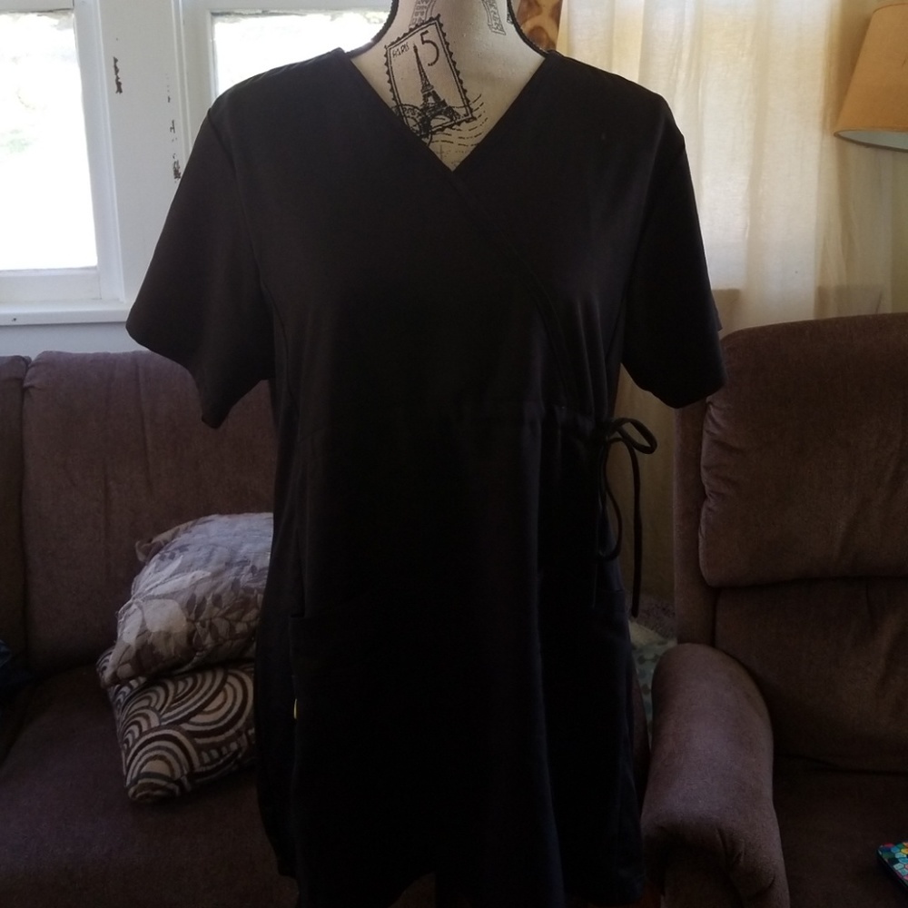 Wonderwink maternity scrub top